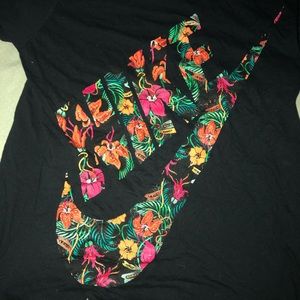 Nike swoosh floral graphic T-Shirt mens Medium